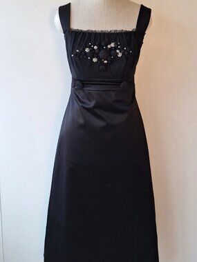 Black women's evening formal dress for high fashion design